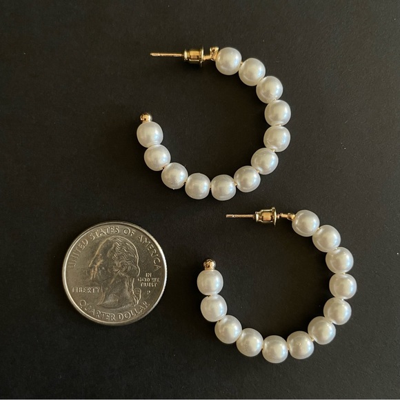 Gold Pearl Hoop Fashion Earrings - NWT - Picture 4 of 8